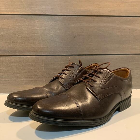 Clarks Men's Brown Leather Oxfords - Picture 2 of 11